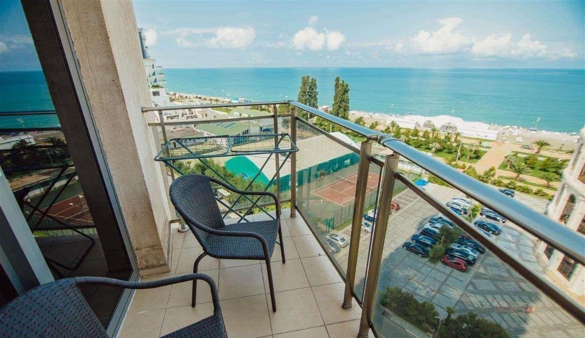 Royal Apartments Batumi Exterior photo