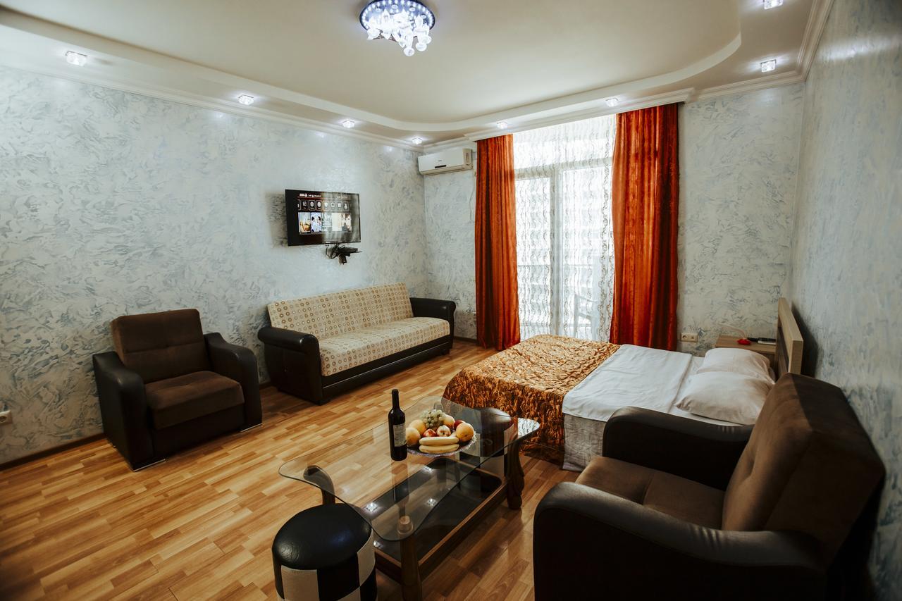 Royal Apartments Batumi Exterior photo
